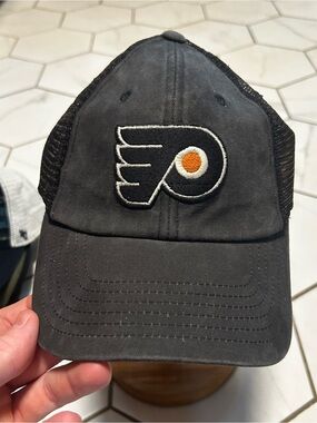 Flyers Hat with NHL tag